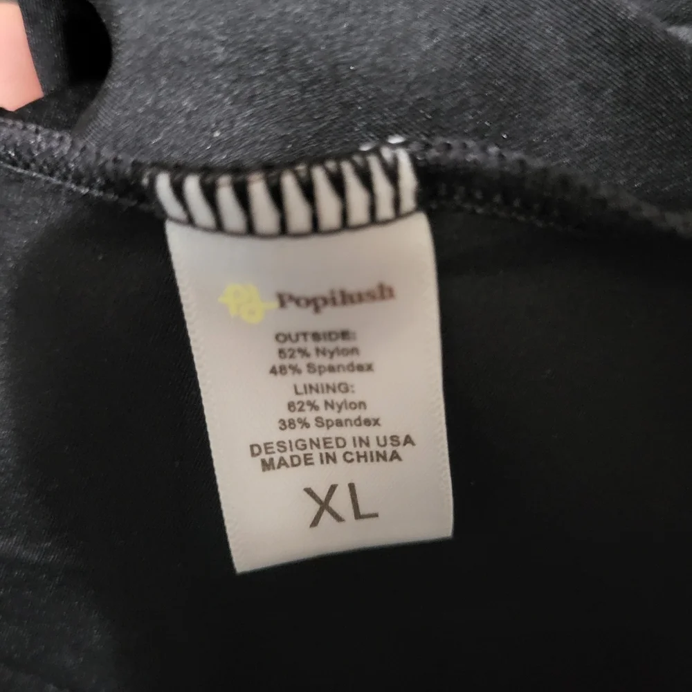 Elegant Black Women's Dress - Picture 6 of 11